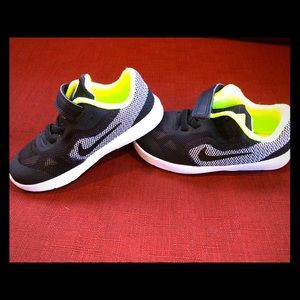 Nike- NWT Sz 8 toddler